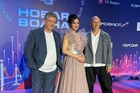 «Мурзилки», звезды и зрители спели для Юрия Антонова на «Новой волне»